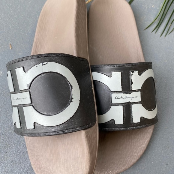 SALVATORE FERRAGAMO Gancini Pool Slides Women’s 10 / Men’s size 8 - Picture 10 of 10
